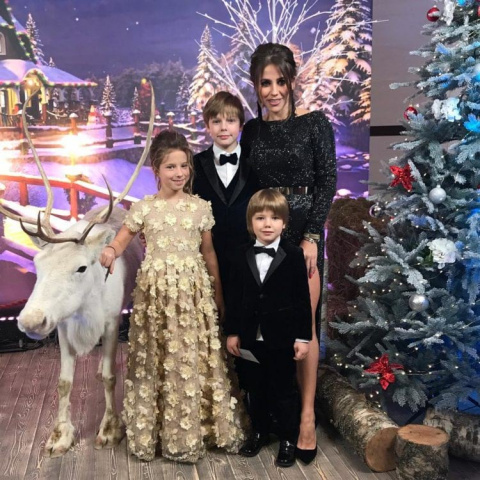 Юлия Барановская отдыхает с детьми вместе с известным певцом