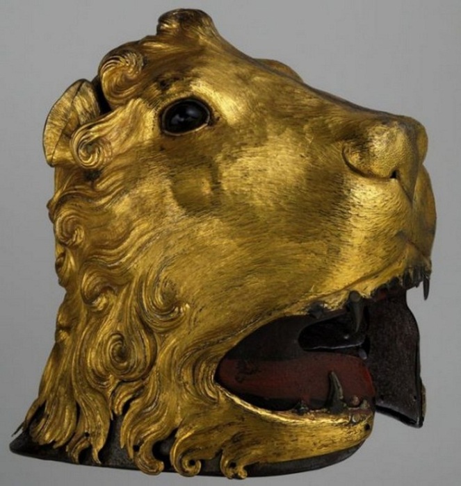 Саллет в форме львиной головы, 1475-1480, усиленный броней 'armor all'antica' - сталь, покрытая тиснёной и позолоченной медью. Саллет в форме львиной головы, 1475-1480, усиленный броней 'armor all'antica' - сталь, покрытая тиснёной и позолоченной медью.