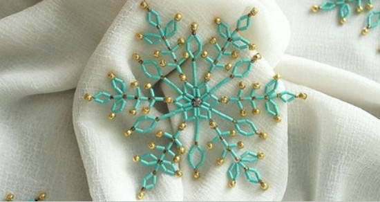 Новогодний декор своими руками: великолепные снежинки из бисера…