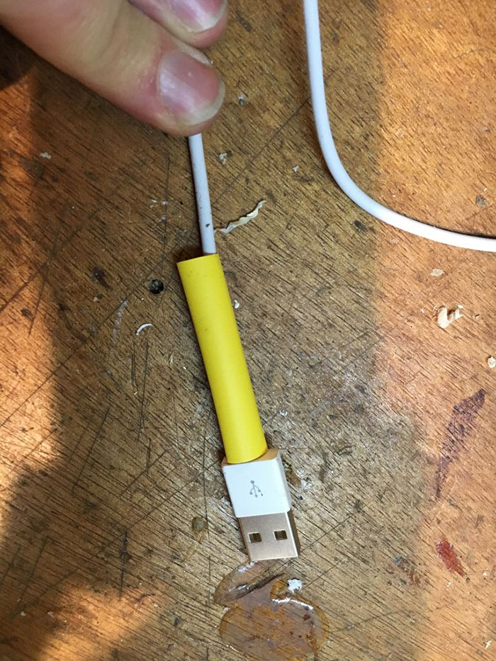 Как защитить шнур зарядки iPhone