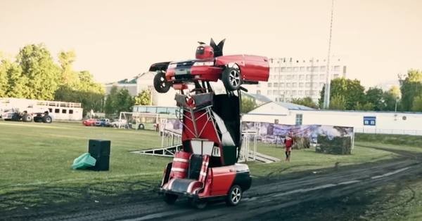 Изобретатель Кочерга собрал трансформера из "Лады" Изобретатель Кочерга собрал трансформера из "Лады" авто, видео, лада, трансформер