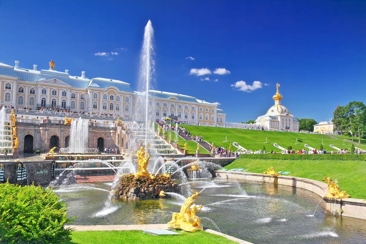 https://static.tonkosti.ru/images/d/dc/%D0%91%D0%BE%D0%BB%D1%8C%D1%88%D0%BE%D0%B9_%D0%BA%D0%B0%D1%81%D0%BA%D0%B0%D0%B4_%D0%B2_%D0%9F%D0%B5%D1%82%D0%B5%D1%80%D0%B3%D0%BE%D1%84%D0%B5%2C_%D0%A0%D0%BE%D1%81%D1%81%D0%B8%D1%8F.jpg