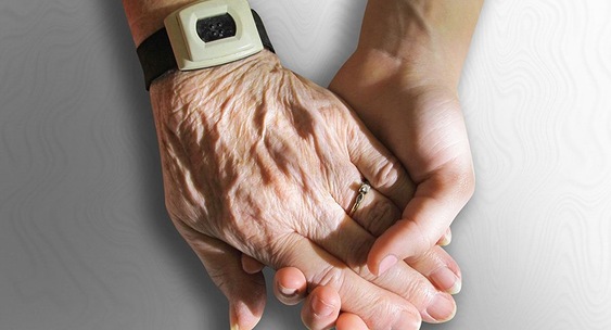 Помощь другим людям замедляет снижение когнитивных способностей