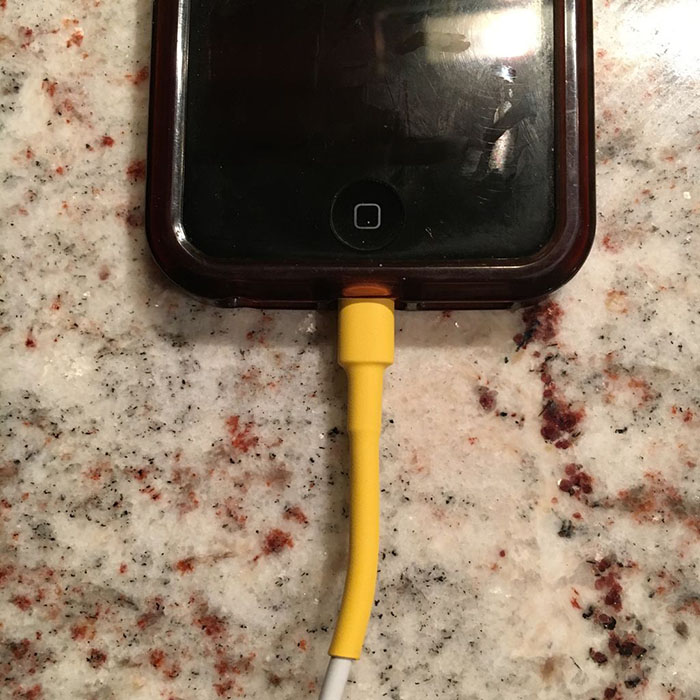 Как защитить шнур зарядки iPhone