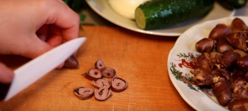 Купила 1 кг куриных сердечек за копейки! Этот салат — лучшее решение для праздничного стола или быстрого ужина. Купила 1 кг куриных сердечек за копейки! Этот салат — лучшее решение для праздничного стола или быстрого ужина.