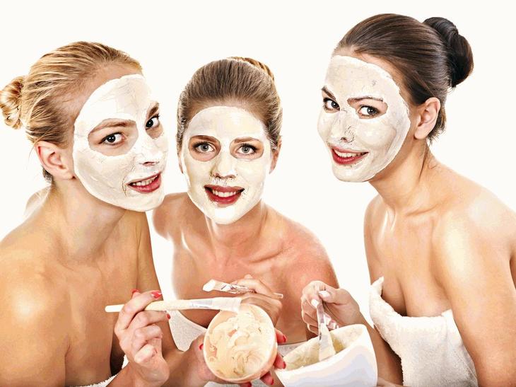 Держите маску на лице 15-20 минут maska-iz-banana-dlya-lica-v-domashnix-usloviyax_ (7)