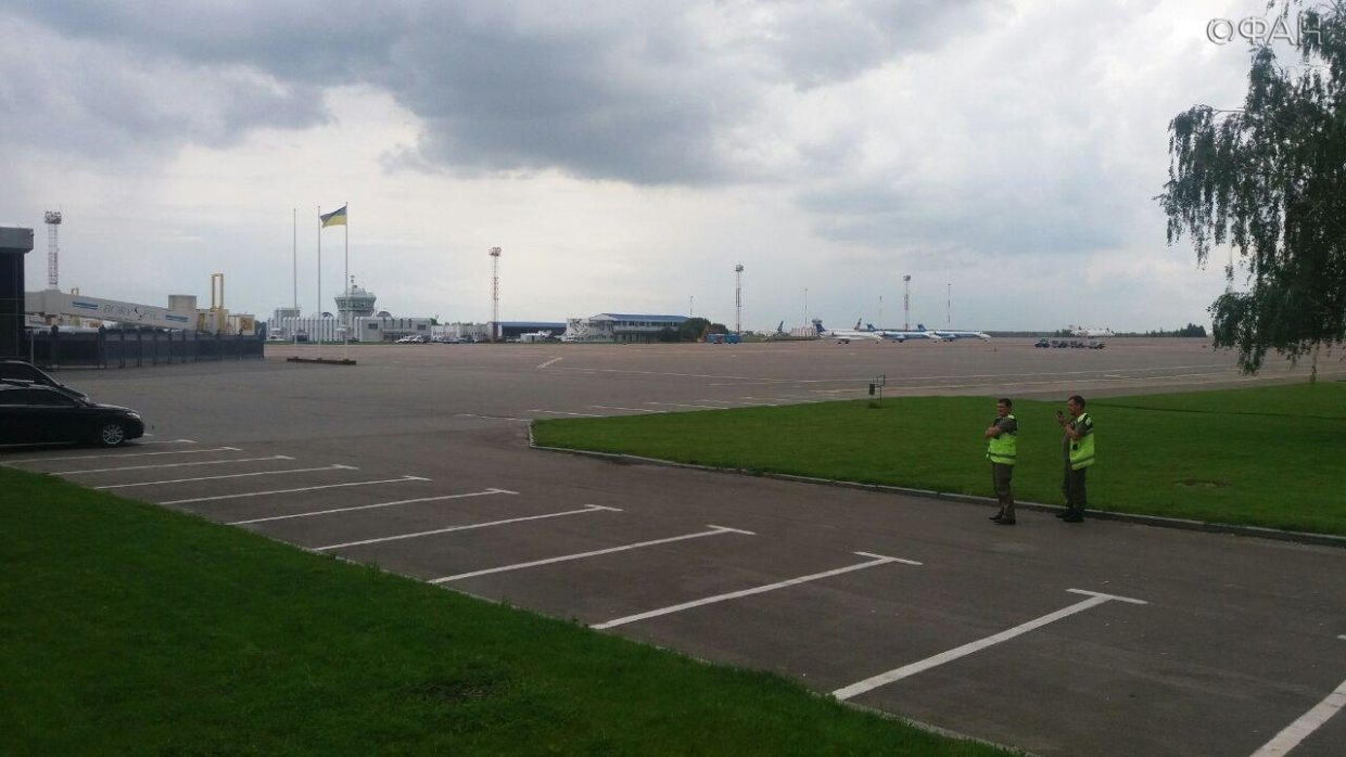 Самолет совершил жесткую посадку в аэропорту Киева