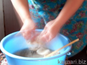 Чистим кальмары. Чистим кальмары.