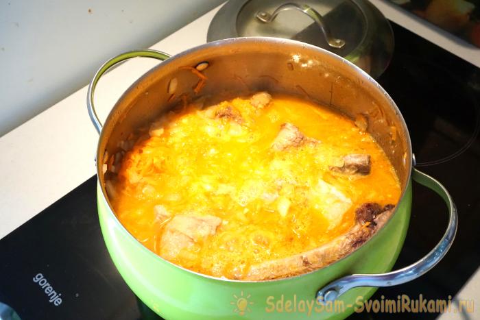 Тушеный картофель со свиными ребрышками Тушеный картофель со свиными ребрышками