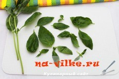 Салат овощной с пармезаном и оливками Салат овощной с пармезаном и оливками
