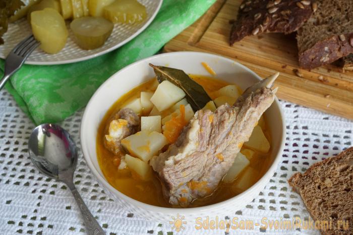 Тушеный картофель со свиными ребрышками Тушеный картофель со свиными ребрышками