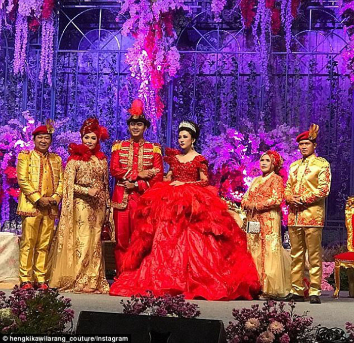 «Принцесса из Джакарты»: свадебное платье, ставшее самым популярным в Инстаграме