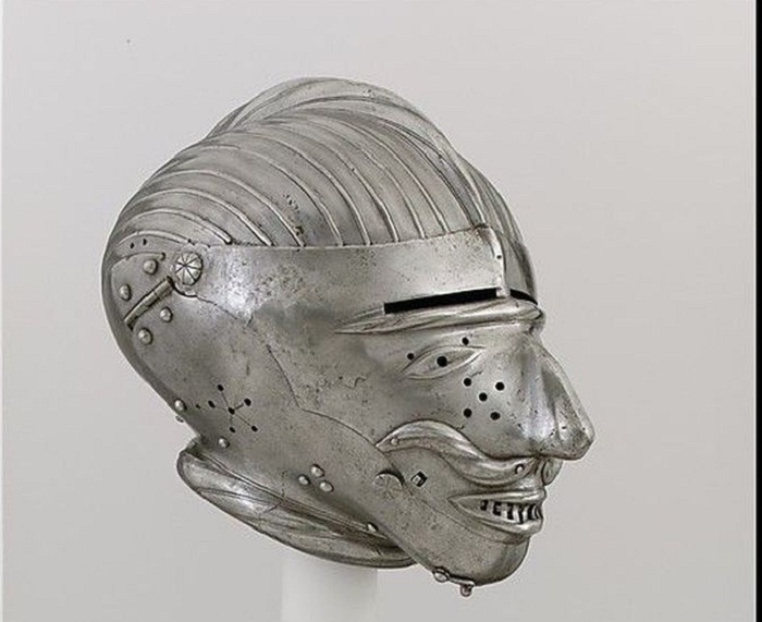 Немецкий (Нюрнберг) или австрийский (Инсбрук), 1520-25 Армэ с забралом-маской. Инсбрук или Нюрнберг. Вес 3,23 кг. Около 1520-1525 гг. Немецкий (Нюрнберг) или австрийский (Инсбрук), 1520-25 Армэ с забралом-маской. Инсбрук или Нюрнберг. Вес 3,23 кг. Около 1520-1525 гг.