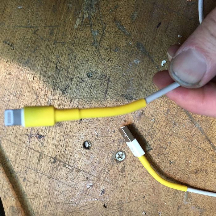 Как защитить шнур зарядки iPhone