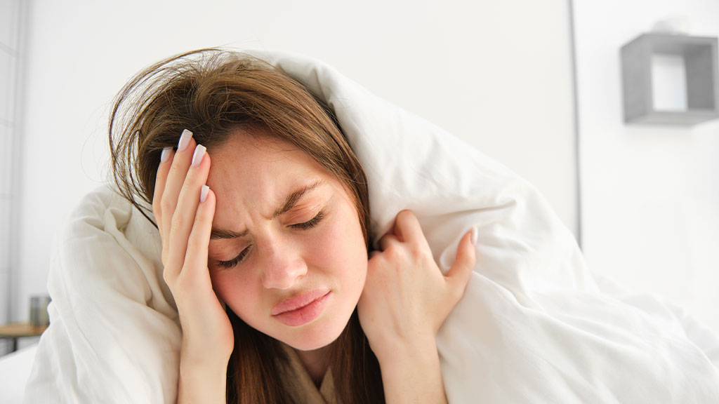 Врач пояснил, почему у подростков стала чаще болеть голова