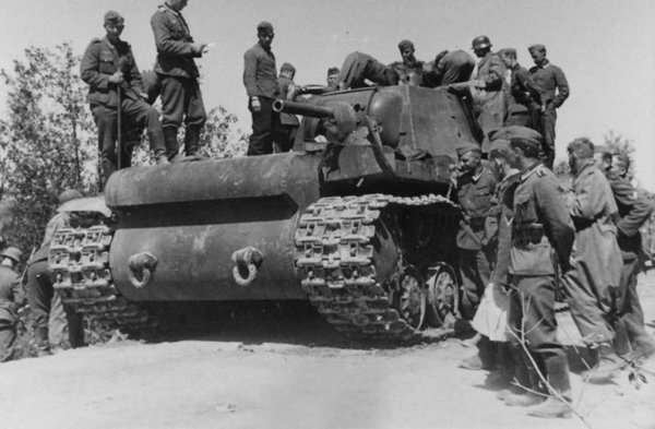 Экипаж советского танка двое суток вел бой в тылу врага в июне 1941.