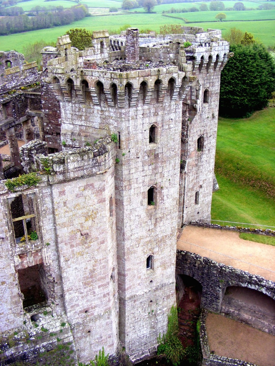 Замки Англии: Раглан (Raglan Castle)