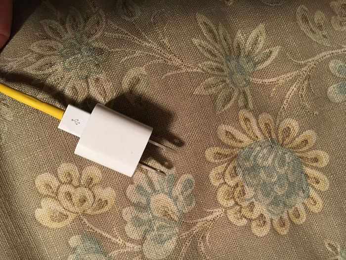 Как защитить шнур зарядки iPhone