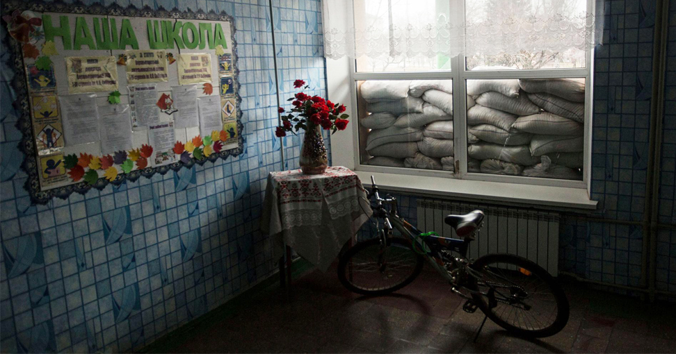 Быть ребенком на войне: National Geographic показала пронзительный фоторепортаж с Донбасса Быть ребенком на войне: National Geographic показала пронзительный фоторепортаж с Донбасса