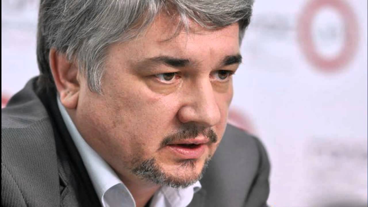 Порошенко пытается втянуть Макрона в свою игру — эксперт