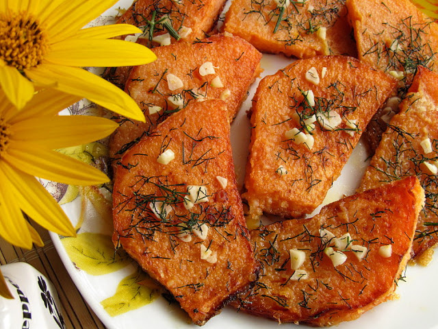 Тыква жаренная с чесноком и укропом Тыква жаренная с чесноком и укропом