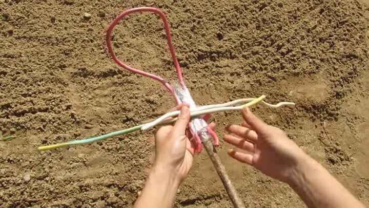 Крутая самоделка из старой детской одежды и цемента