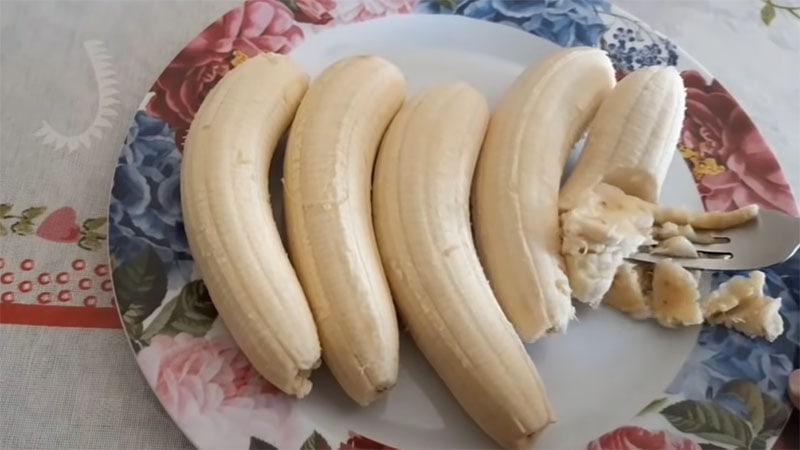 Девушка купила спелые бананы и сделала десерт, который вы обязательно захотите попробовать