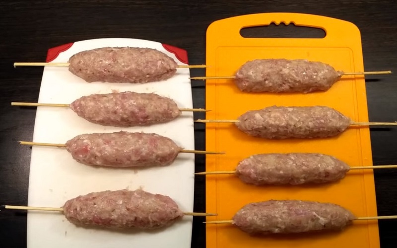 Потрясающее горячее блюдо к Новому году! Сочное мясо, хрустящее тесто, и всё это на деревянной шпажке… Потрясающее горячее блюдо к Новому году! Сочное мясо, хрустящее тесто, и всё это на деревянной шпажке…