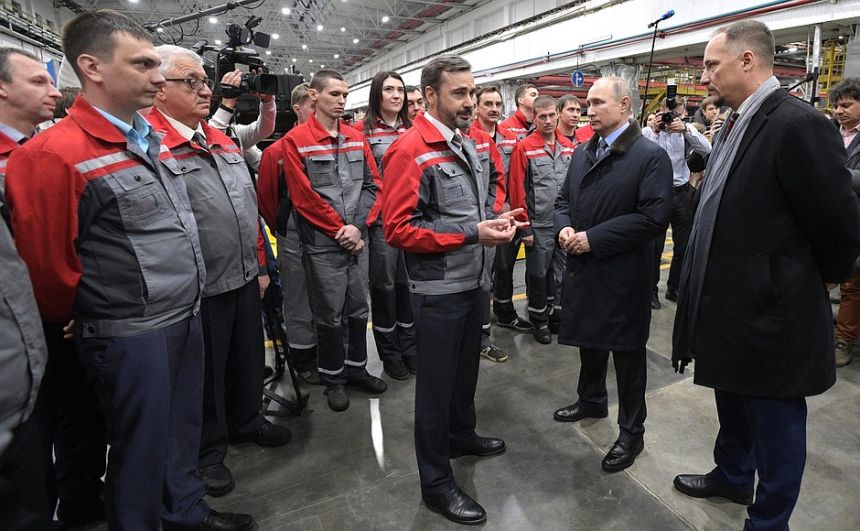 Цены на бензин в 2018 году могут измениться: Владимир Путин обратил внимание на проблему стоимости топлива Цены на бензин в 2018 году могут измениться: Владимир Путин обратил внимание на проблему стоимости топлива