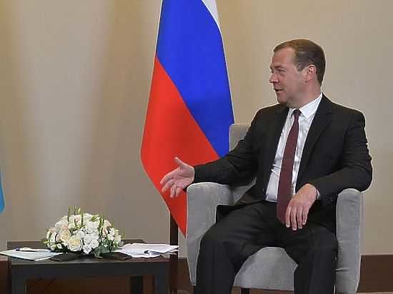 «Просьба не рассказывать о трудностях»: Медведев выдал новую громкую цитату «Просьба не рассказывать о трудностях»: Медведев выдал новую громкую цитату