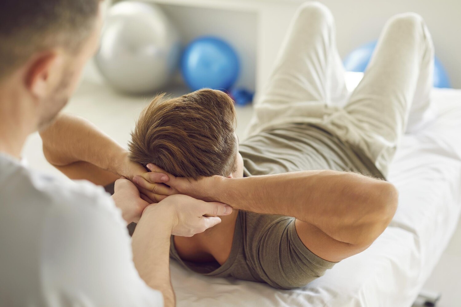 Доктор предупредил о рисках инсульта из-за массажа шеи