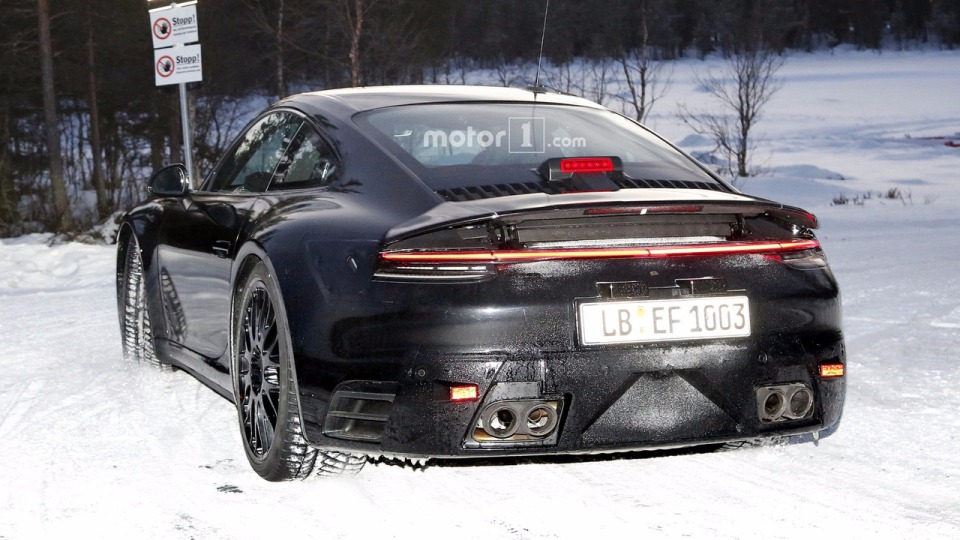 Porsche 911 получит оптику электрического концепта Mission E