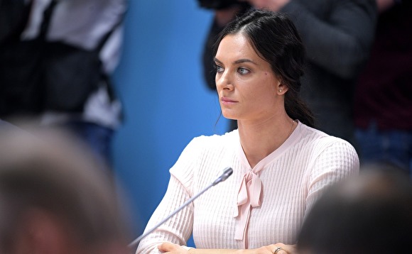 «Это делает ей честь». В Кремле оценили слова Исинбаевой о том, что она не читала Конституцию