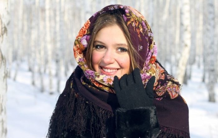 Девушки в русских нарядах Девушки в русских нарядах