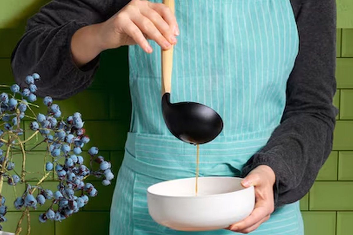 Черная посуда из пластика на кухне может быть токсична. Как защитить организм от его попадания?