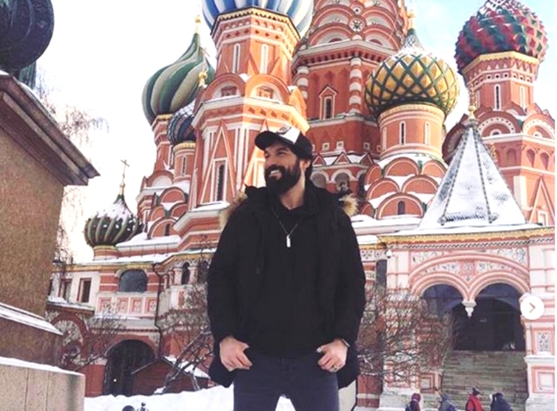 Султан наших сердец прилетел в Россию