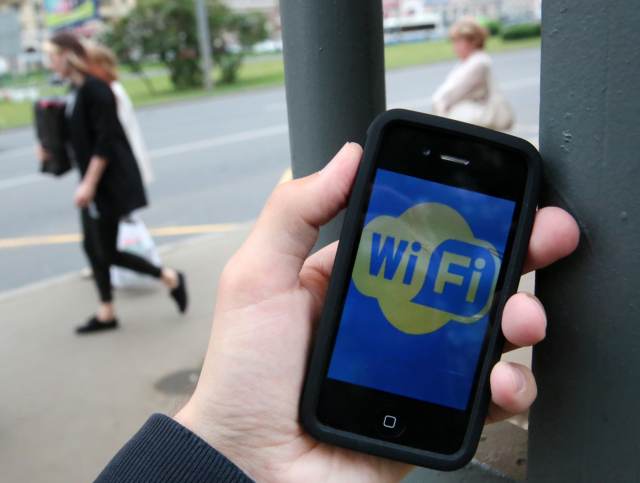 Роскомнадзор проверил более 8,8 тысячи точек Wi-Fi в общественных местах