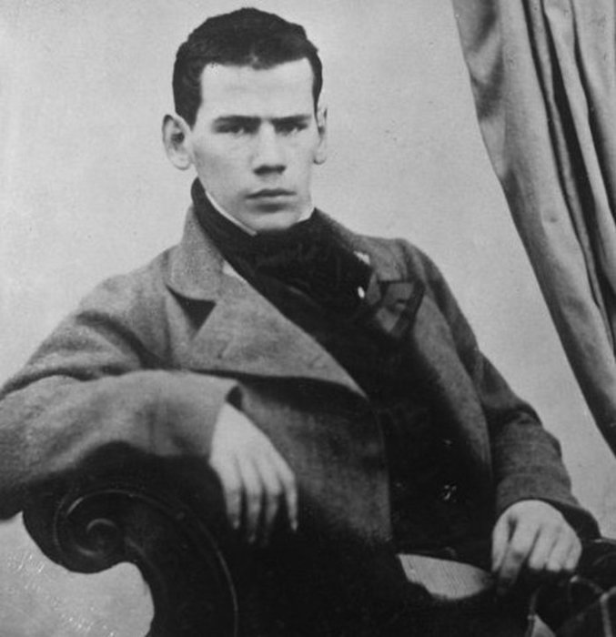 Портретная фотография Льва Николаевича Толстого. Портретная фотография Льва Николаевича Толстого.