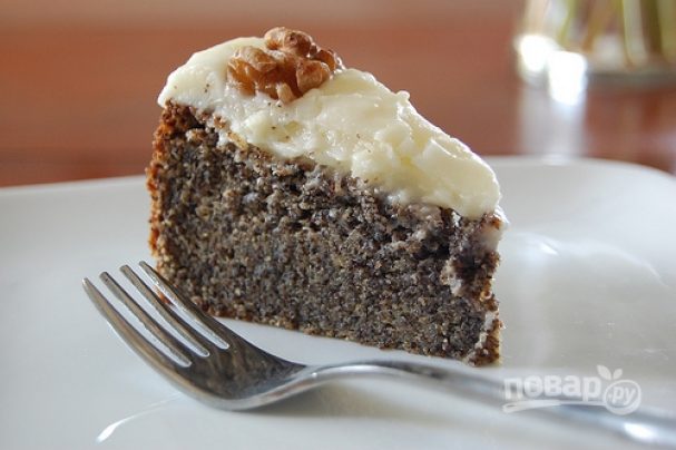 Маковый пирог с черносливом и орехами
