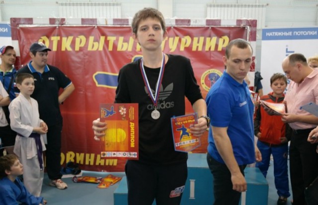 Один против троих: школьник отбил девочку от трёх пьяных мужчин на пляже Один против троих: школьник отбил девочку от трёх пьяных мужчин на пляже