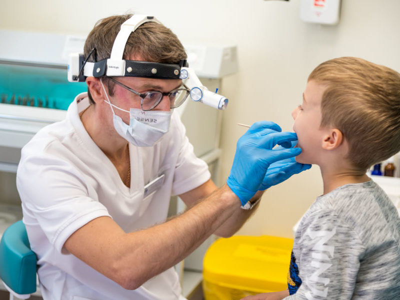 Врач предупредил об опасности вялости и сонливости ребенка