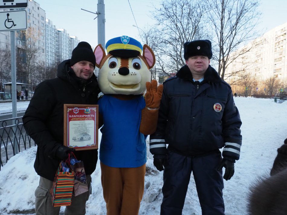 Александр Носик и популярный мультперсонаж на страже безопасности/Ольга Чумаченко