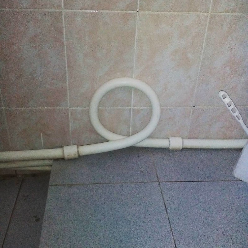 Всё было бы хорошо, но они вызвали сантехника Всё было бы хорошо, но они вызвали сантехника