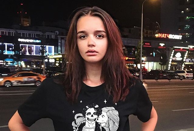 19-летняя дочь певицы Славы сфотографировалась топлес