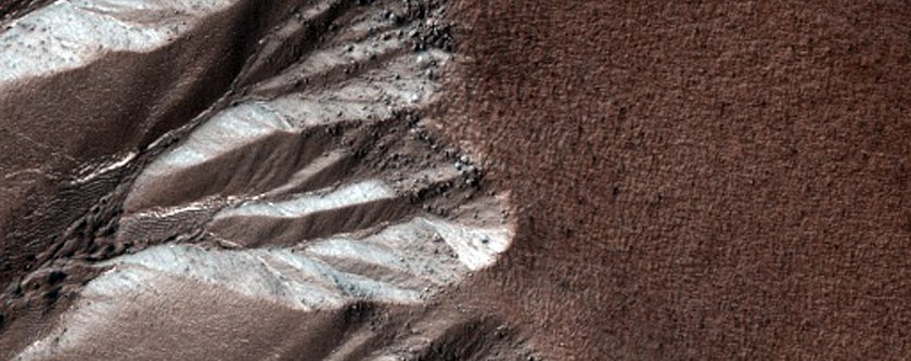 NASA опубликовало новые захватывающие снимки Марса, и вот — лучшие из них