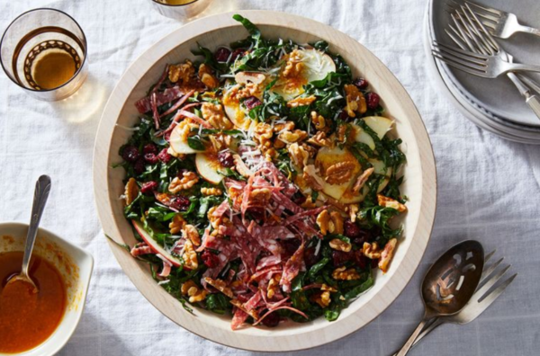 Капустный салат с салями, сыром и грецкими орехами