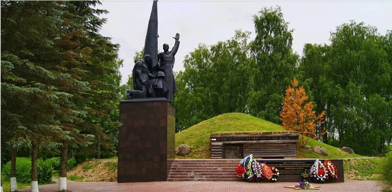 В 1966 году в годовщину того героического боя, на высоте у деревни Высокое ( Рубежанка до наших дней не уцелела) был открыт памятник, а 9 мая 1980 года – установлен монумент. вов, герои, песня