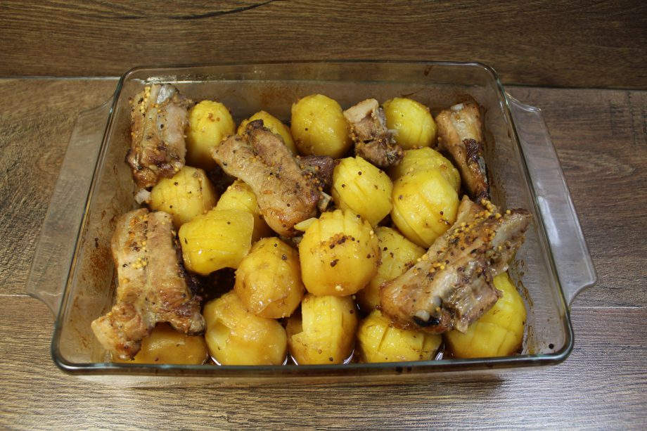 Кумушка поделилась рецептом самого удачного маринада. И картофель, и мясо просто идеальные