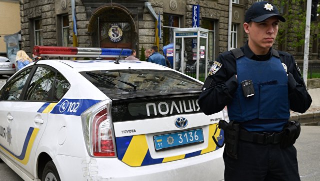 Сотрудники Украинской полиции в Киеве. Архивное фото Сотрудники Украинской полиции в Киеве. Архивное фото