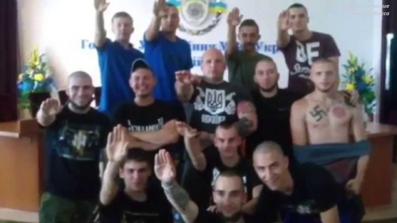 Пока не поздно: Washington Post предлагает Порошенко покончить с татуированными свастиками отморозками Пока не поздно: Washington Post предлагает Порошенко покончить с татуированными свастиками отморозками